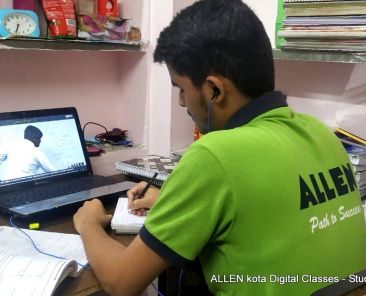 students during lockdown allen online class